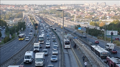İstanbul'da haftanın ikinci iş gününde trafik yoğunluğu yaşanıyor