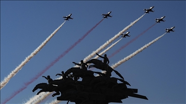 Turkish Stars perform air show to mark Izmir’s 103rd liberation anniversary