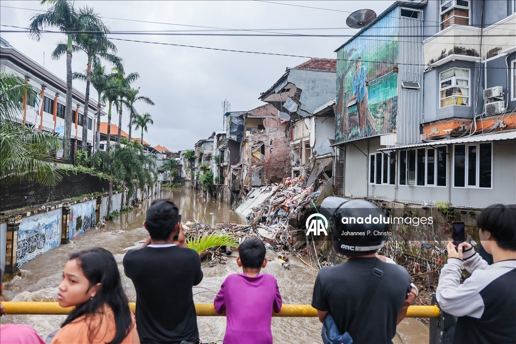 Endonezya'nın Bali Adası'nda şiddetli yağışların yol açtığı sellerde 6 kişi öldü
