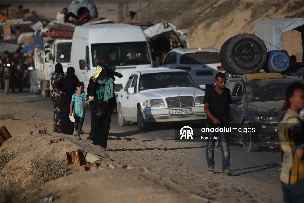 İsrail saldırıları nedeniyle Gazze’de Filistinlilerin göçü sürüyor