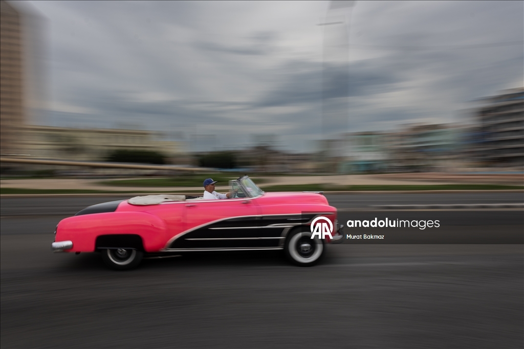 Küba’da zamanı durduran arabalar