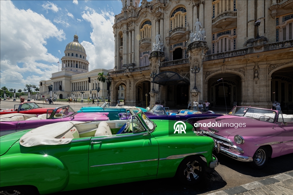 Küba’da zamanı durduran arabalar