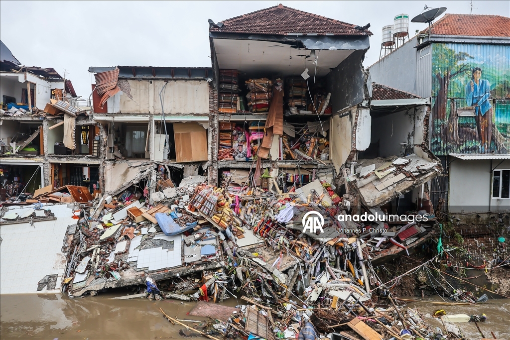 Endonezya'nın Bali Adası'nda şiddetli yağışların yol açtığı sellerde 6 kişi öldü