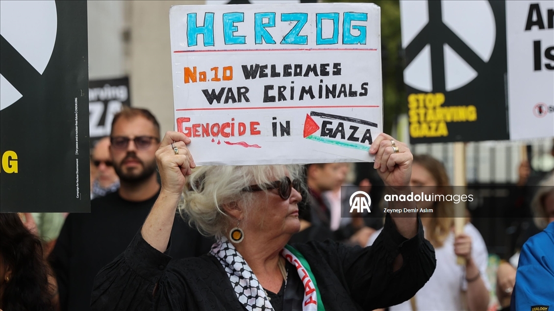 İsrail Cumhurbaşkanı Herzog Londra'da protesto edildi
