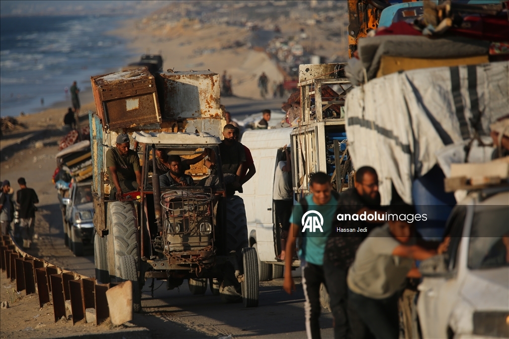 İsrail saldırıları nedeniyle Gazze’de Filistinlilerin göçü sürüyor