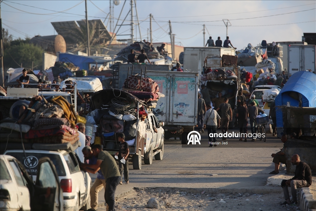 İsrail saldırıları nedeniyle Gazze’de Filistinlilerin göçü sürüyor