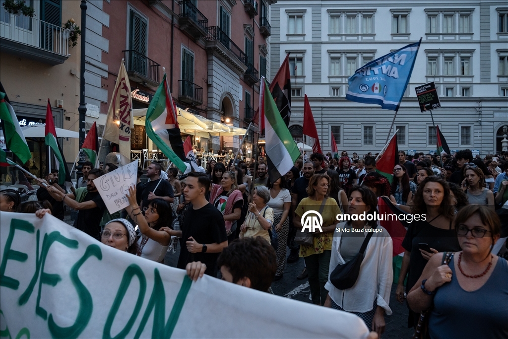 Napoli'deki Filistin destekçileri, Küresel Sumud Filosu’na yapılan saldırıyı protesto etti