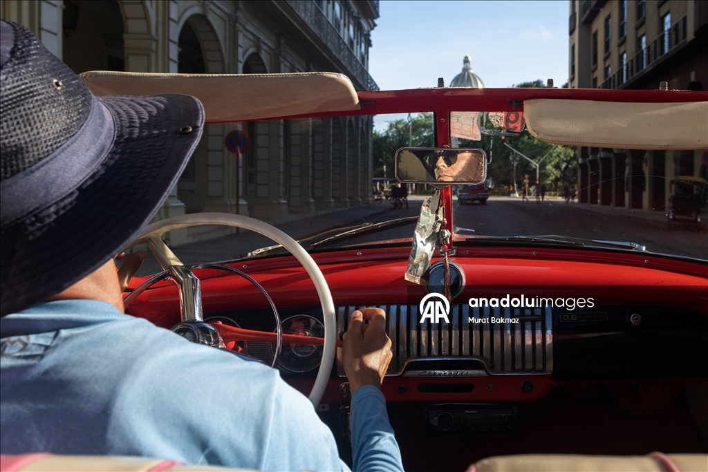 Küba’da zamanı durduran arabalar