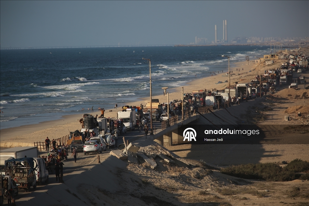 İsrail saldırıları nedeniyle Gazze’de Filistinlilerin göçü sürüyor