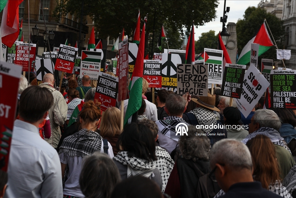 İsrail Cumhurbaşkanı Herzog Londra'da protesto edildi
