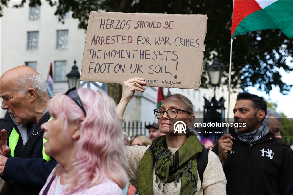 İsrail Cumhurbaşkanı Herzog Londra'da protesto edildi