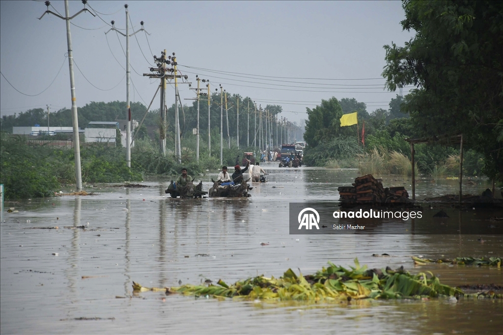 Pakistan'ın Karaçi kentinde muson yağmurları etkili oldu