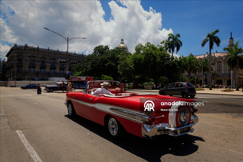 Küba’da zamanı durduran arabalar