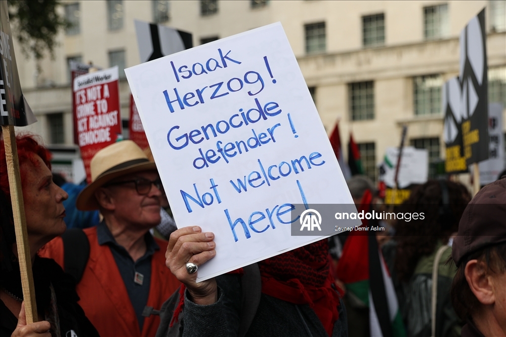 İsrail Cumhurbaşkanı Herzog Londra'da protesto edildi