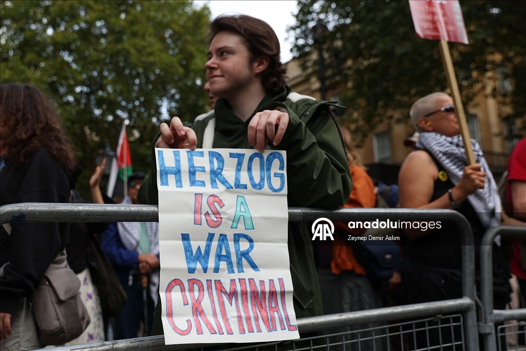 İsrail Cumhurbaşkanı Herzog Londra'da protesto edildi