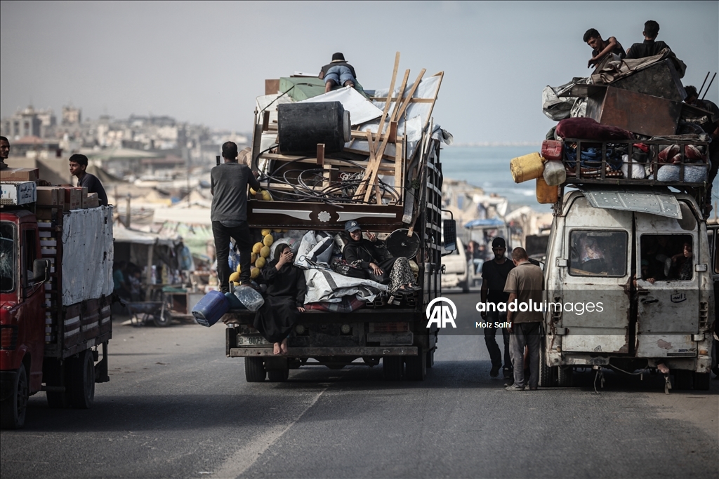 İsrail saldırıları nedeniyle Gazze’de Filistinlilerin göçü sürüyor