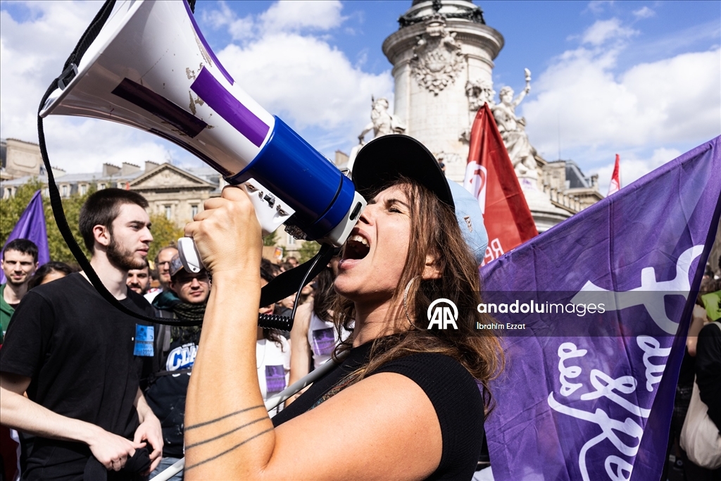 Fransa'da Macron karşıtı gösterilerde polisle protestocular çatıştı