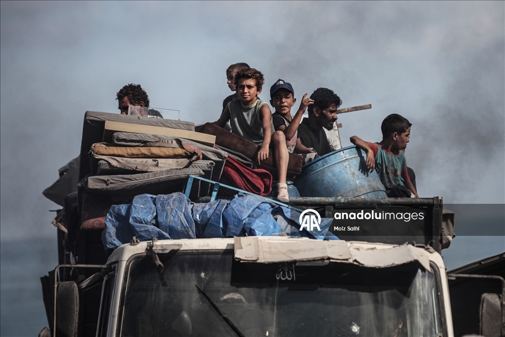 İsrail saldırıları nedeniyle Gazze’de Filistinlilerin göçü sürüyor