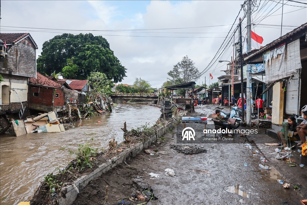 Endonezya'nın Bali Adası'nda şiddetli yağışların yol açtığı sellerde 6 kişi öldü