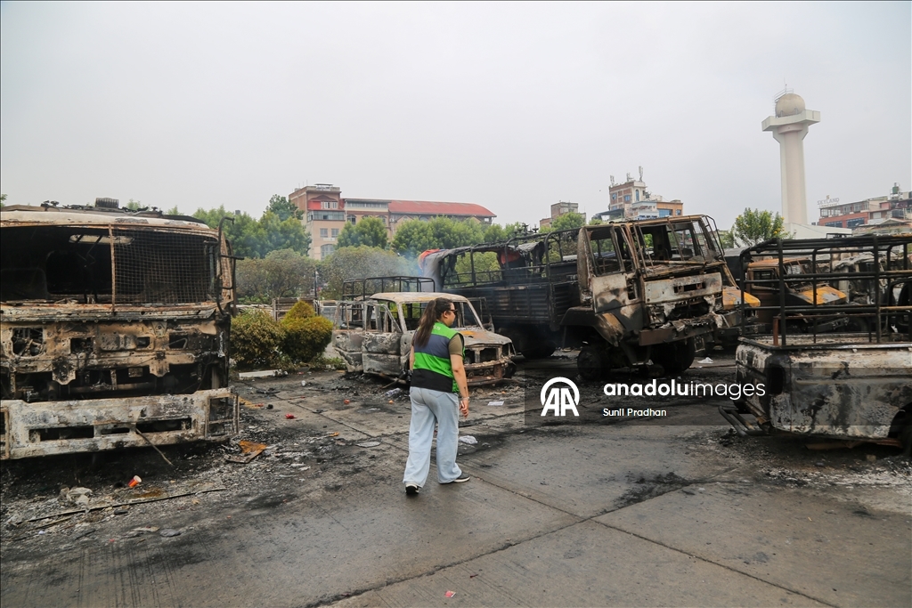 Şiddetli protestolarla çalkalanan Nepal'de ordu sokağa indi