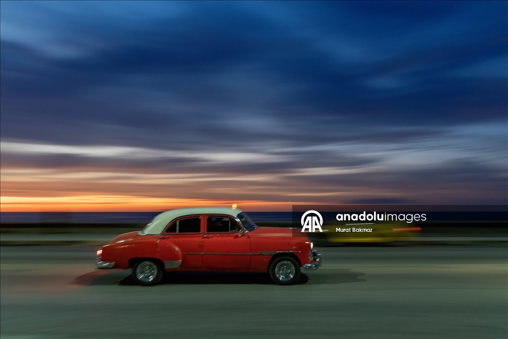 Küba’da zamanı durduran arabalar