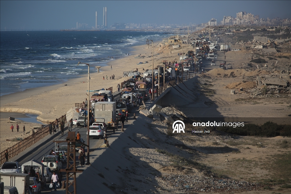 İsrail saldırıları nedeniyle Gazze’de Filistinlilerin göçü sürüyor