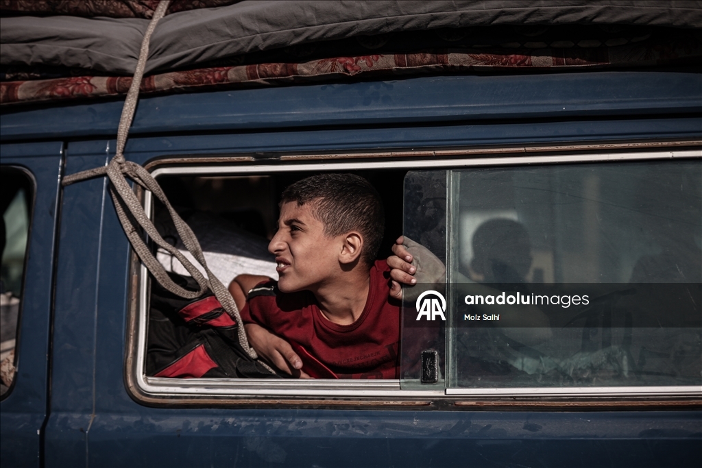 İsrail saldırıları nedeniyle Gazze’de Filistinlilerin göçü sürüyor