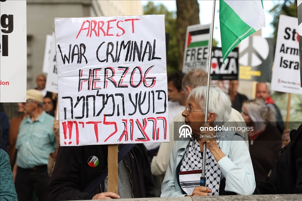 İsrail Cumhurbaşkanı Herzog Londra'da protesto edildi