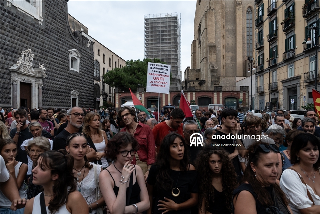 Napoli'deki Filistin destekçileri, Küresel Sumud Filosu’na yapılan saldırıyı protesto etti
