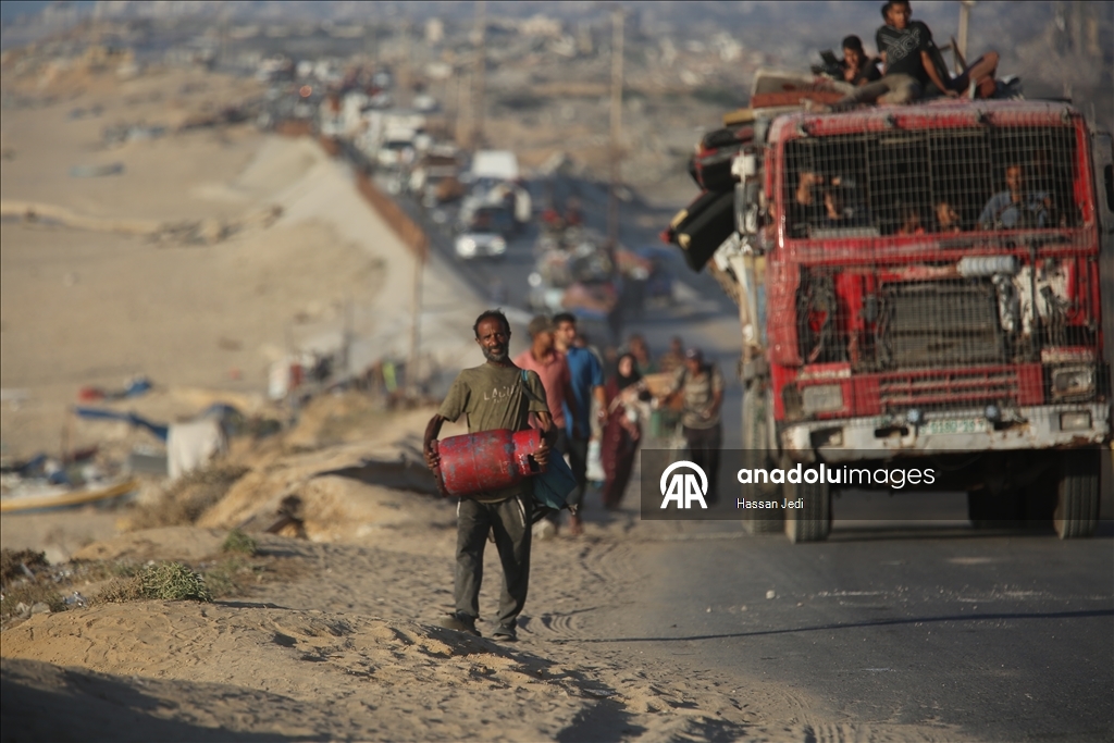 İsrail saldırıları nedeniyle Gazze’de Filistinlilerin göçü sürüyor
