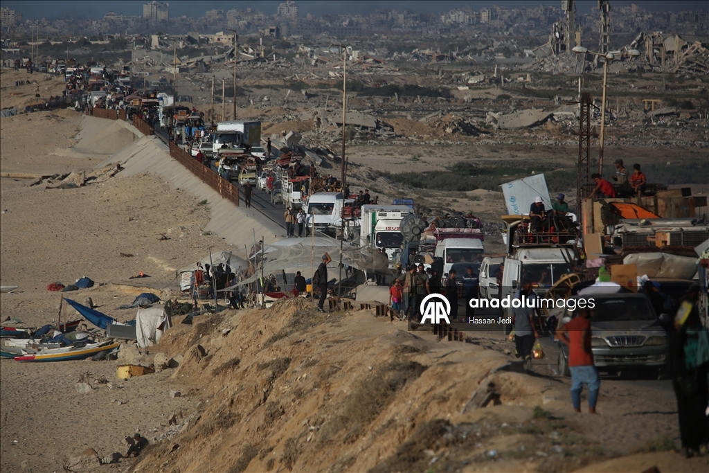 İsrail saldırıları nedeniyle Gazze’de Filistinlilerin göçü sürüyor