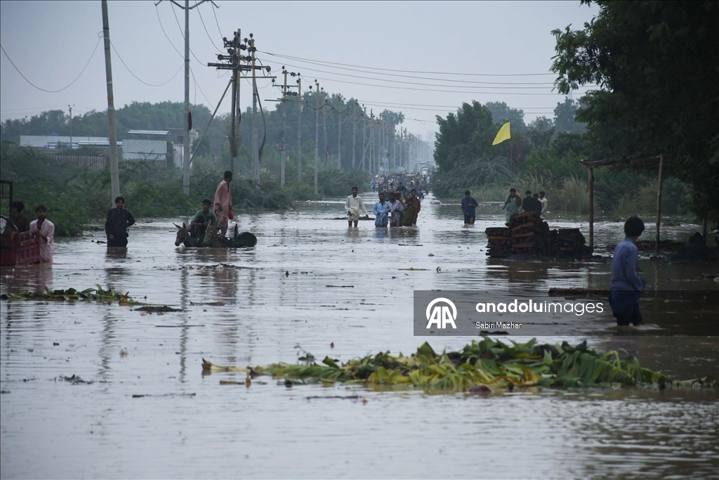 Pakistan'ın Karaçi kentinde muson yağmurları etkili oldu