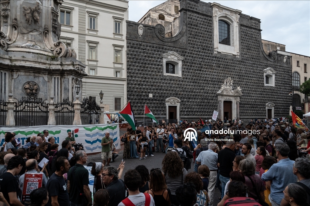 Napoli'deki Filistin destekçileri, Küresel Sumud Filosu’na yapılan saldırıyı protesto etti