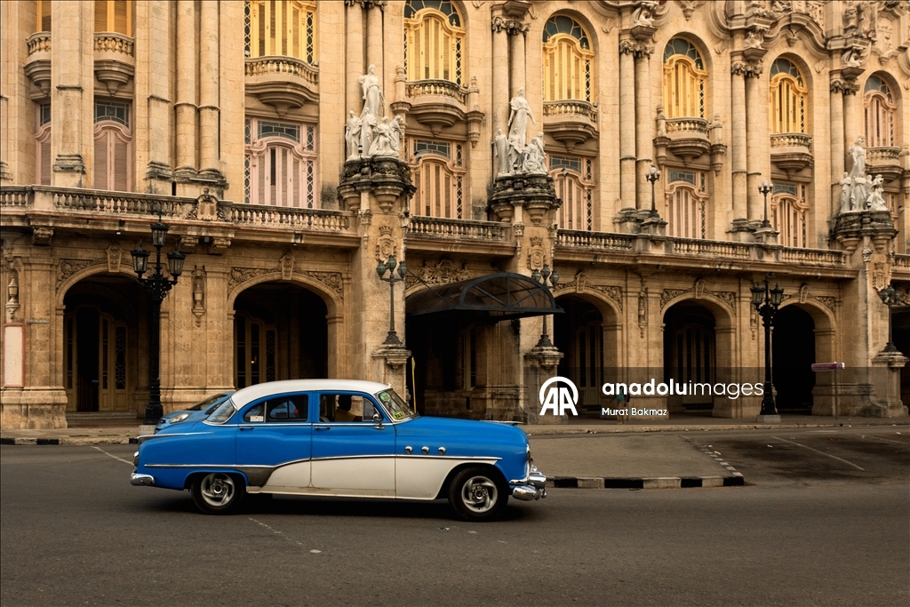 Küba’da zamanı durduran arabalar