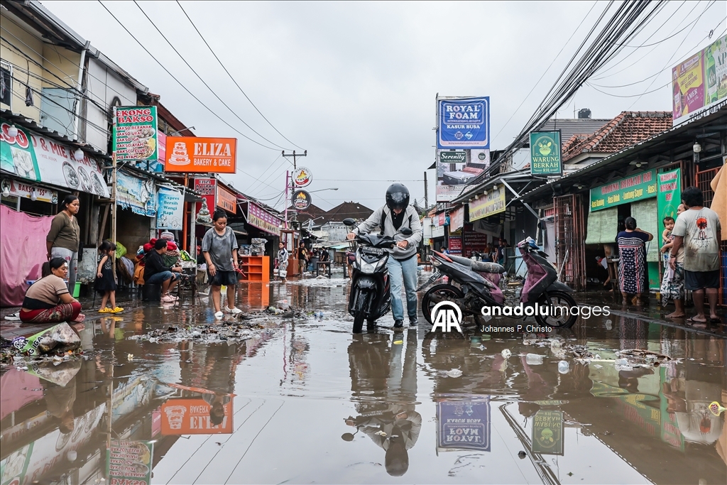 Endonezya'nın Bali Adası'nda şiddetli yağışların yol açtığı sellerde 6 kişi öldü