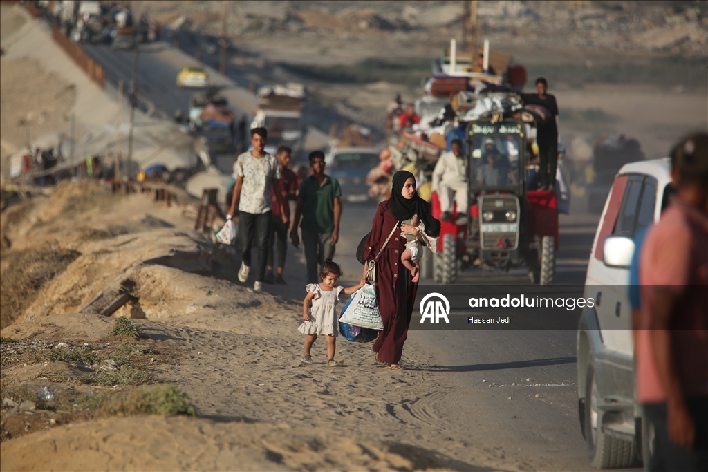 İsrail saldırıları nedeniyle Gazze’de Filistinlilerin göçü sürüyor