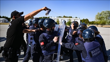 Savaş muhabirliği eğitiminde gazeteciler sahada karşılaşacakları koşullara hazırlandı