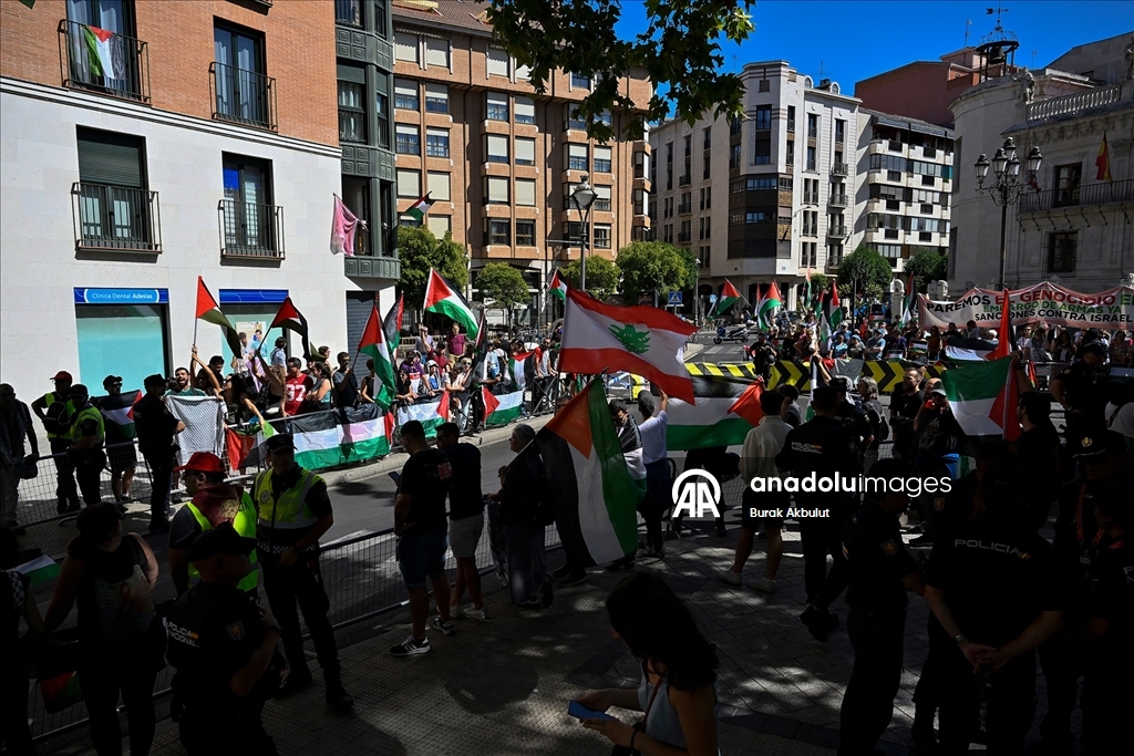 İspanyollar, La Vuelta bisiklet yarışının Valladolid ayağında da İsrail'e karşı meydanlara çıktı