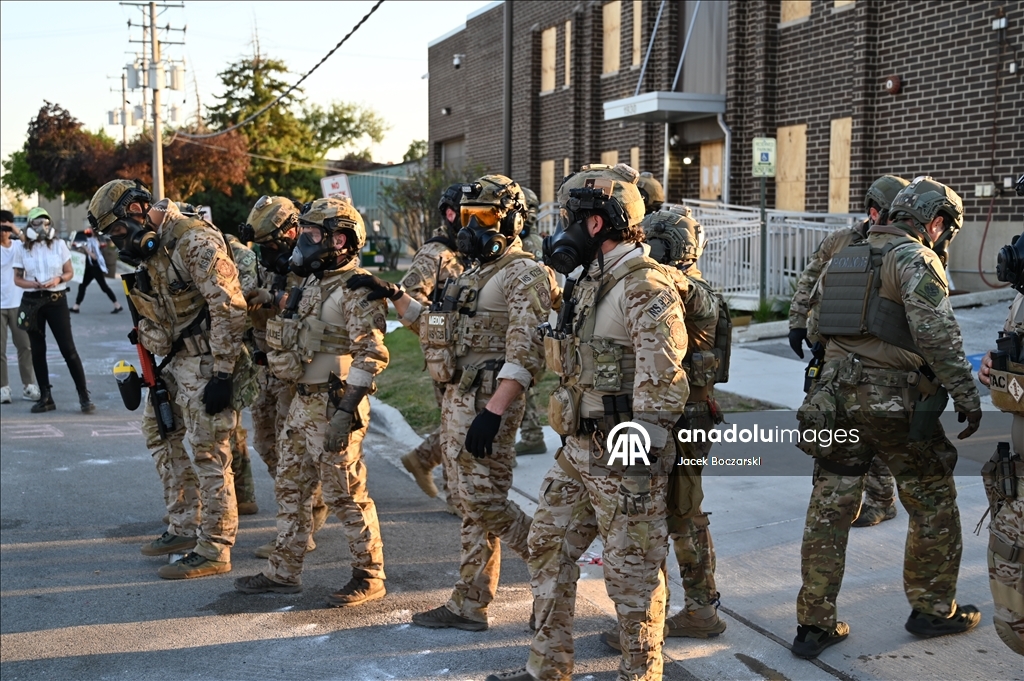США: протест у штаб-квартиры Иммиграционной и таможенной полиции США в Бродвью