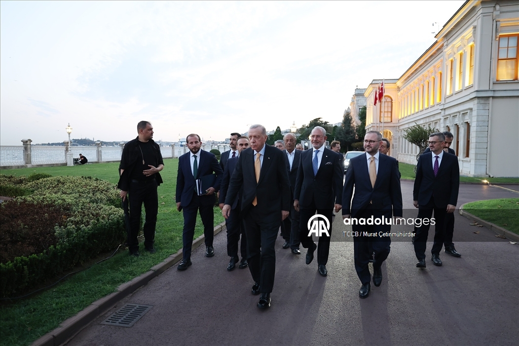 Cumhurbaşkanı Erdoğan'a Togg'un yeni modeli T10F hediye edildi