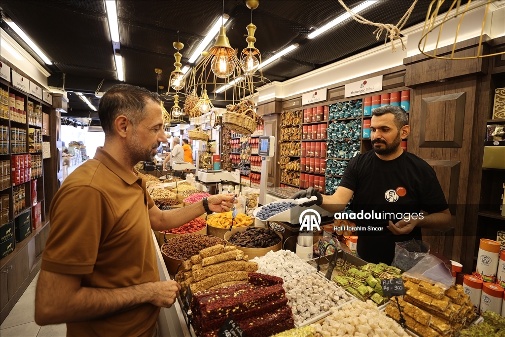 Togg'un yeni modelinin rengine ilham veren lezzet: Mardin mavi badem şekeri