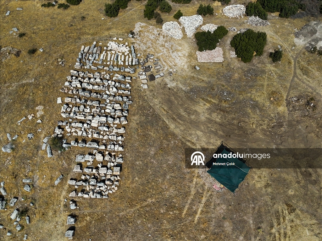 Blaundos Antik Kenti'ndeki ikinci tapınak da ayağa kaldırılıyor