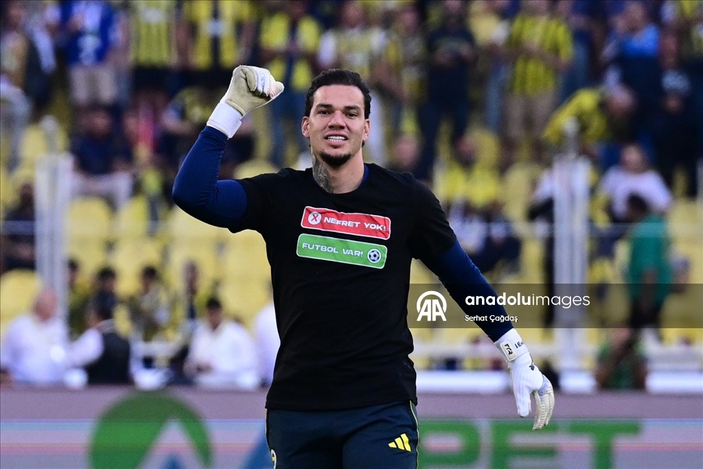Fenerbahce v Trabzonspor - Turkish Super Lig