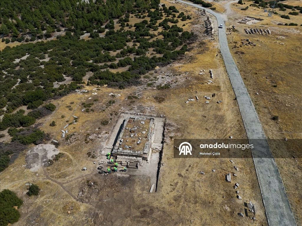 Blaundos Antik Kenti'ndeki ikinci tapınak da ayağa kaldırılıyor