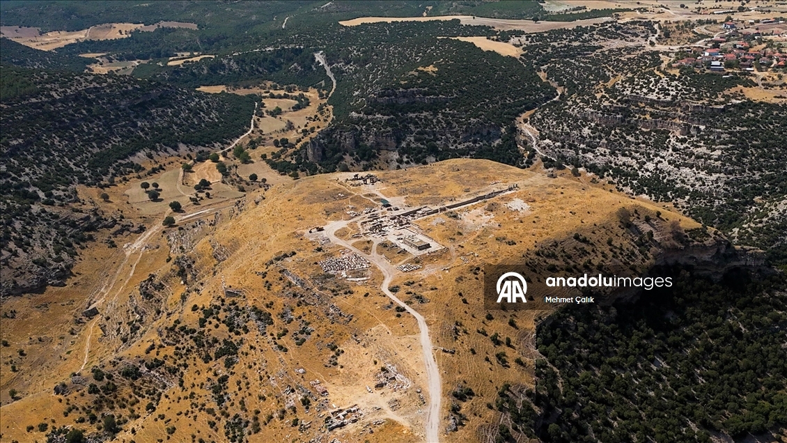 Blaundos Antik Kenti'ndeki ikinci tapınak da ayağa kaldırılıyor