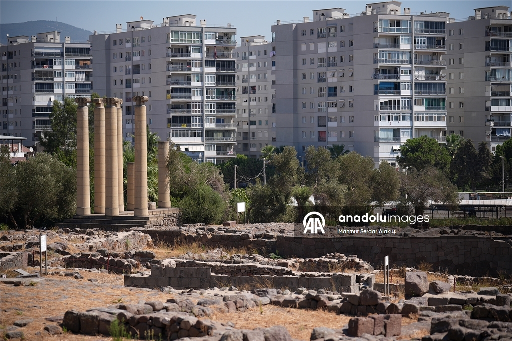İzmir'deki 5 bin yıllık Smyrna Höyüğü'nde arkeolojik kazılar sürüyor