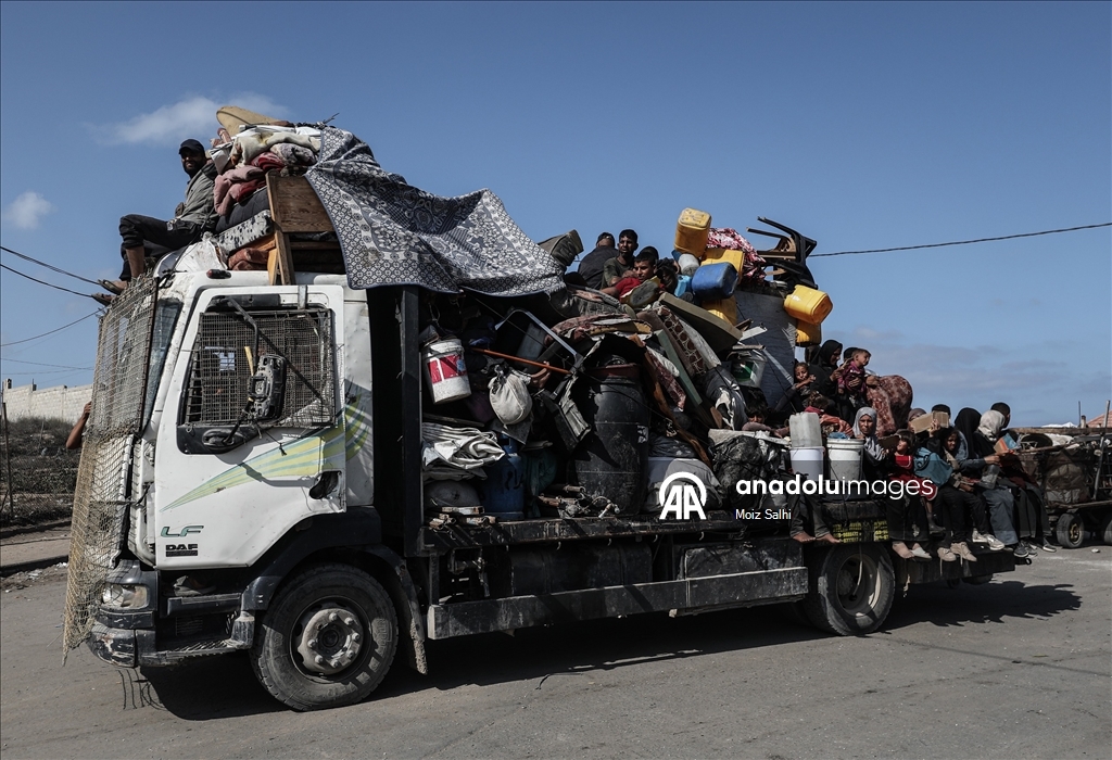 İsrail’in saldırıları nedeniyle Gazze’de zorunlu göç sürüyor