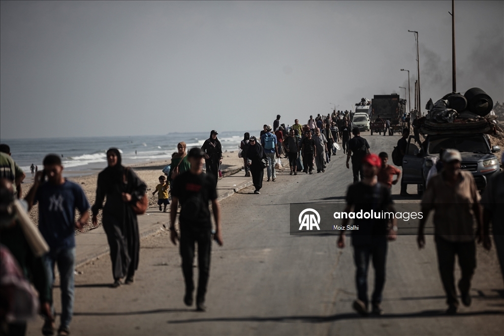 İsrail’in saldırıları nedeniyle Gazze’de zorunlu göç sürüyor