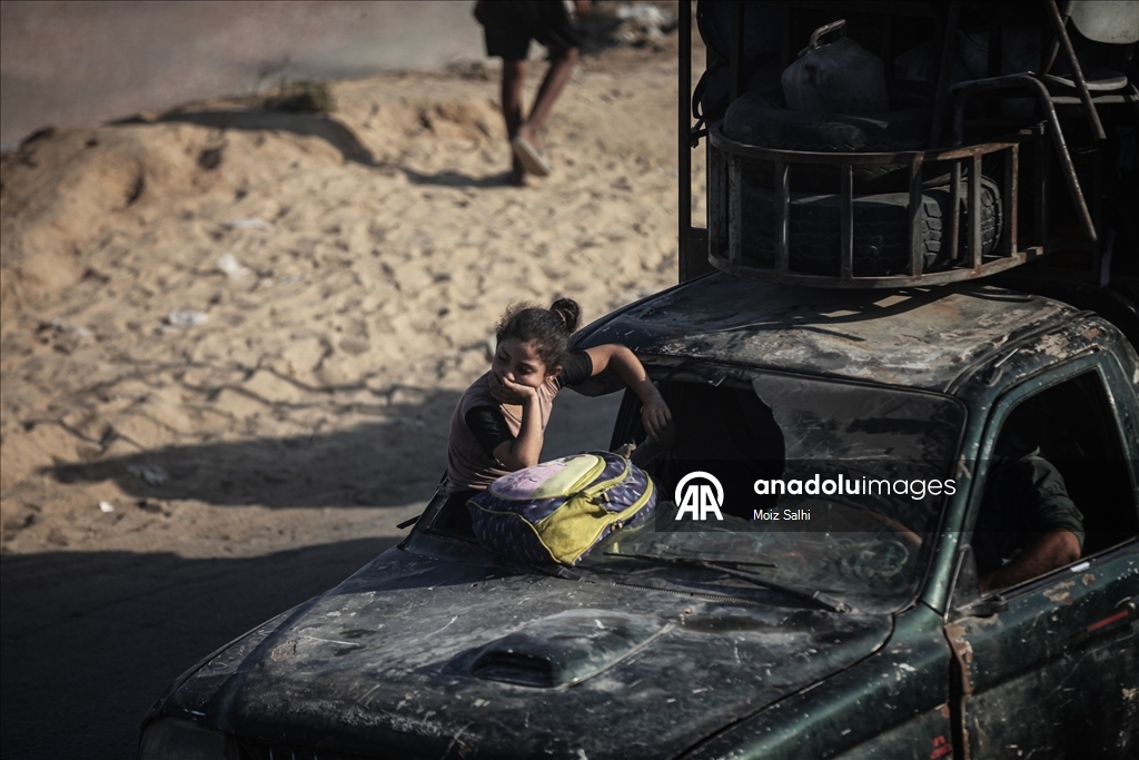 İsrail’in saldırıları nedeniyle Gazze’de zorunlu göç sürüyor