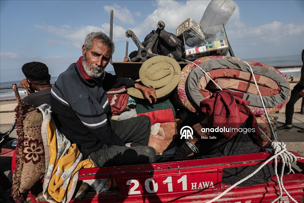 İsrail’in saldırıları nedeniyle Gazze’de zorunlu göç sürüyor